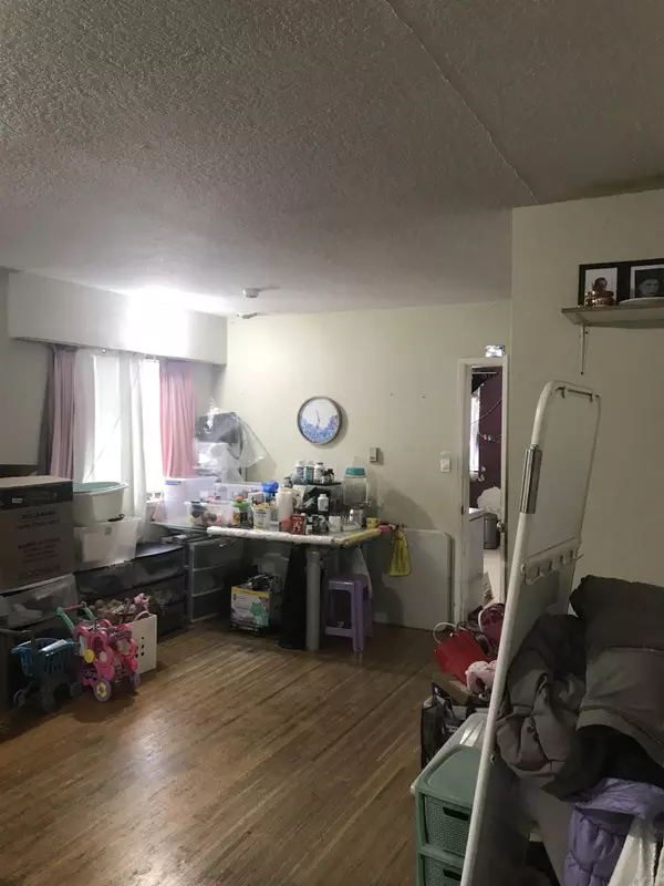 Vancouver, BC V5N 5A1,4569 Gladstone ST