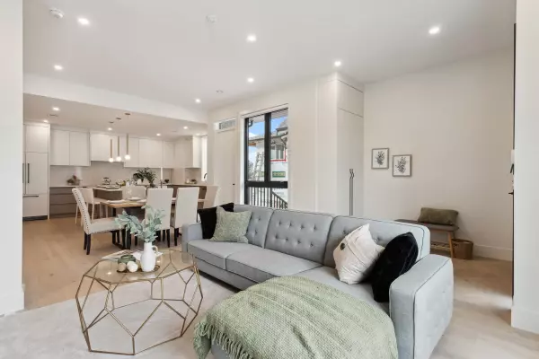 Coquitlam, BC V3K 2H2,1038 Delestre AVE #101