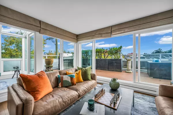 Vancouver, BC V6H 3W6,2243 Oak ST