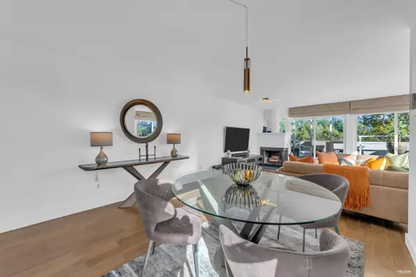 2243 Oak ST Vancouver, BC V6H 3W6