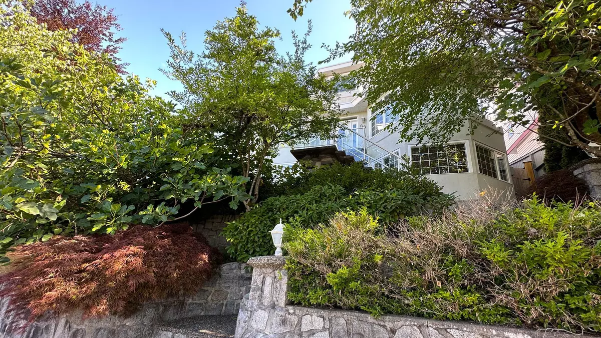 Port Moody, BC V3H 4T8,88 Ravine Drive #BSMT