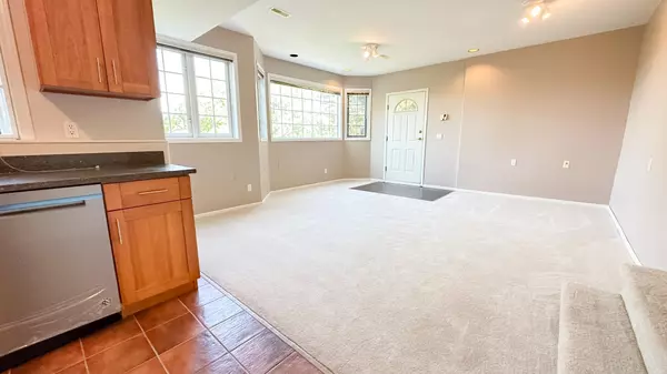 Port Moody, BC V3H 4T8,88 Ravine Drive #BSMT