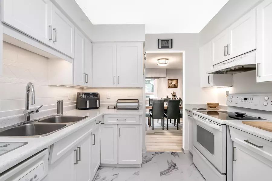 32040 Peardonville RD #203, Abbotsford, BC V2T 6N8