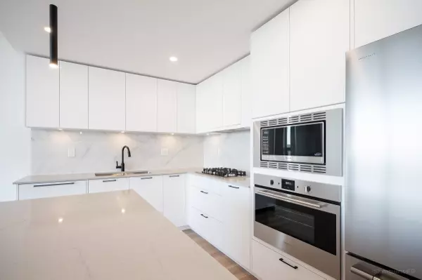 Langley, BC V2Y 3K4,20065 85 AVE #1804