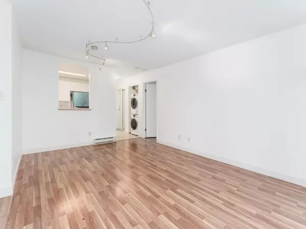 Vancouver, BC V6Z 1B1,811 Helmcken ST #1505