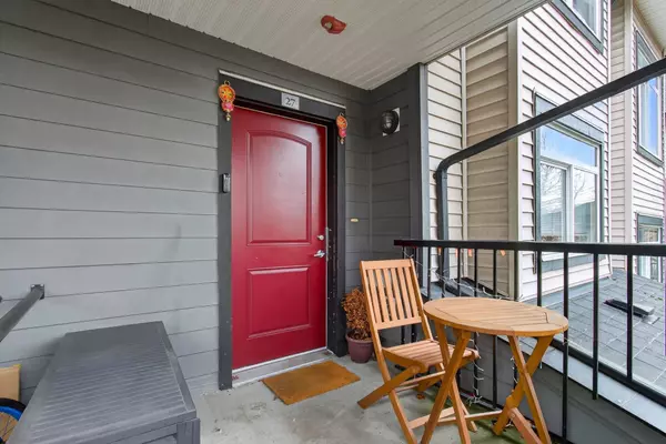 Burnaby, BC V3N 0C2,7428 14 AVE #27