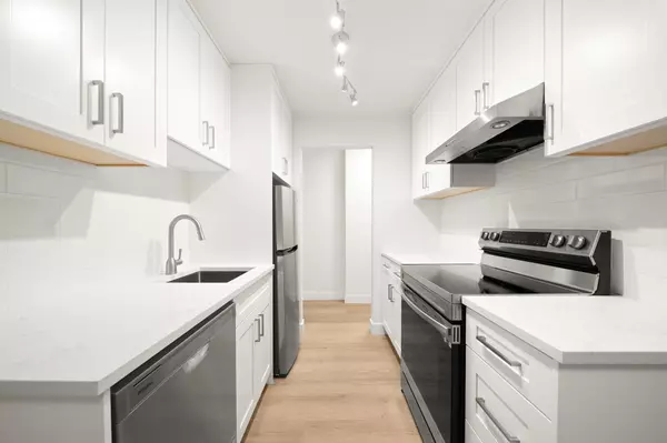 Richmond, BC V6Y 3N2,7591 Moffatt RD #102