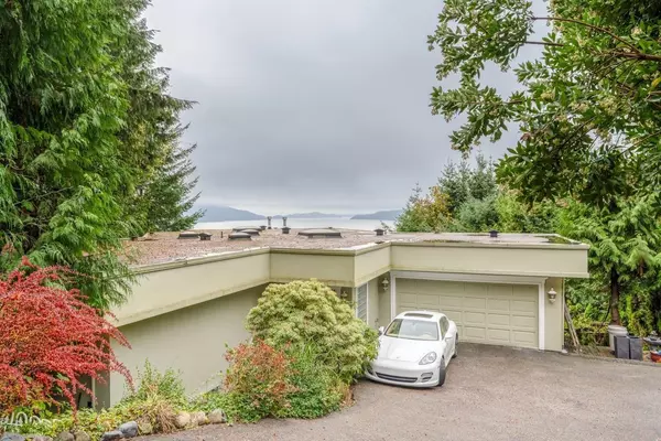 Lions Bay, BC V0N 2E0,350 Kelvin Grove WAY