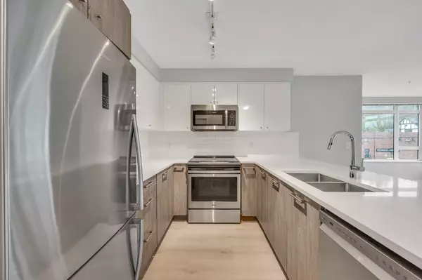 Port Moody, BC V3H 0J3,2525 Clarke ST #206