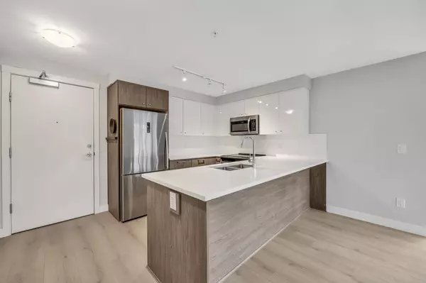 Port Moody, BC V3H 0J3,2525 Clarke ST #206