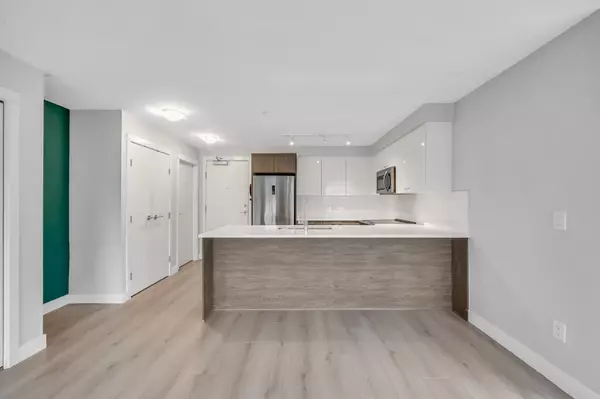 Port Moody, BC V3H 0J3,2525 Clarke ST #206