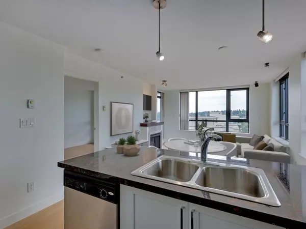 New Westminster, BC V3M 0B6,1 Renaissance SQ #1607