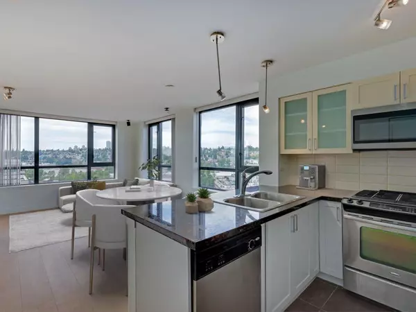 New Westminster, BC V3M 0B6,1 Renaissance SQ #1607