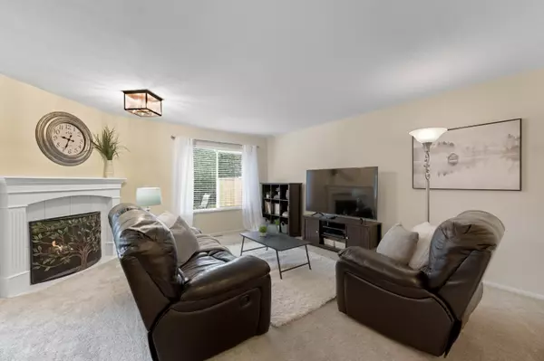 Langley, BC V3A 8H1,21928 48 AVE #55