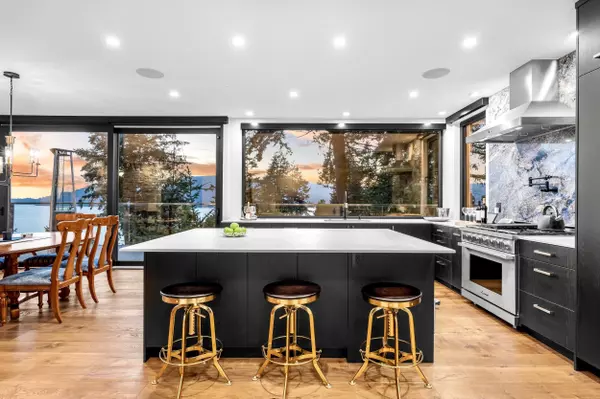 West Vancouver, BC V7W 1Y7,6224 St. Georges PL