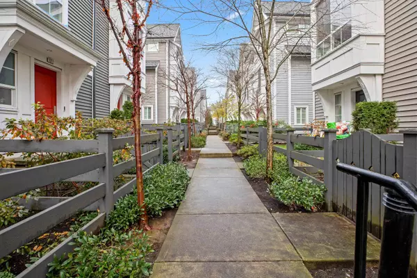 Abbotsford, BC V2T 0J1,2838 Livingstone AVE #11