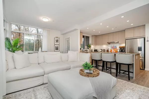 Burnaby, BC V3N 0J2,6438 Byrnepark DR #401