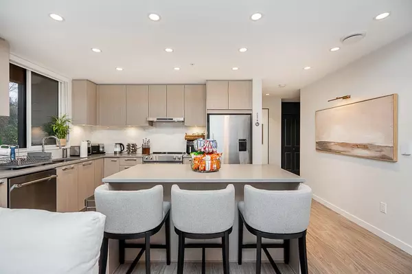 Burnaby, BC V3N 0J2,6438 Byrnepark DR #401