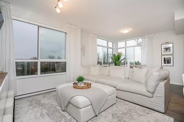 Burnaby, BC V3N 0J2,6438 Byrnepark DR #401