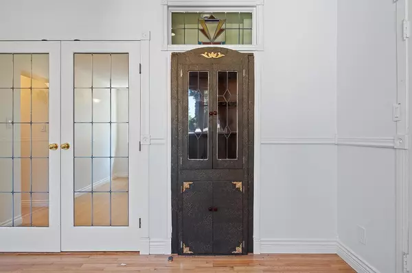 New Westminster, BC V3M 2E7,1027 Nanaimo ST