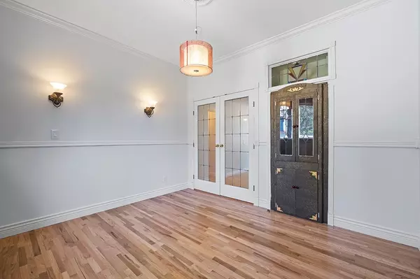 New Westminster, BC V3M 2E7,1027 Nanaimo ST