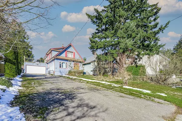 1027 Nanaimo ST, New Westminster, BC V3M 2E7