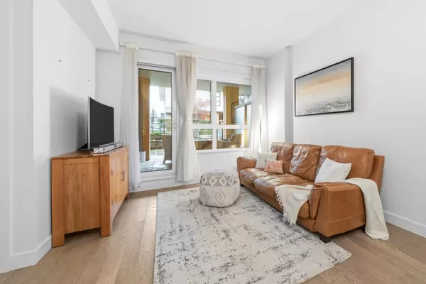 North Vancouver, BC V7R 0A5,3220 Connaught CRES #201