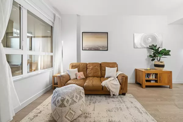 North Vancouver, BC V7R 0A5,3220 Connaught CRES #201