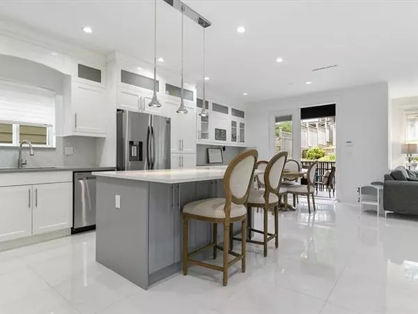 Port Coquitlam, BC V3C 1N7,1462 Pitt River RD