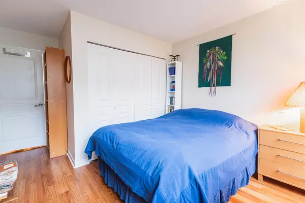 White Rock, BC V4B 3G1,15466 North Bluff RD #207