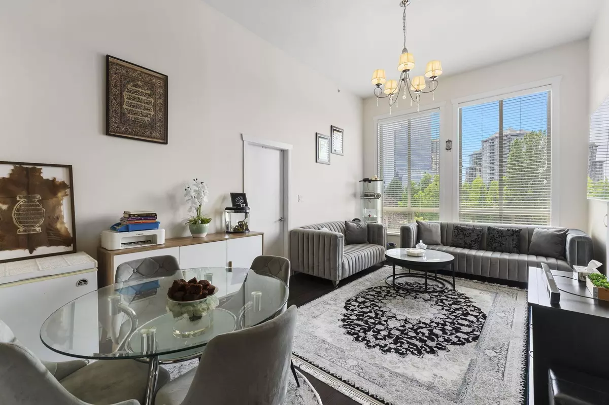 Surrey, BC V3T 0B5,13468 King George BLVD #405