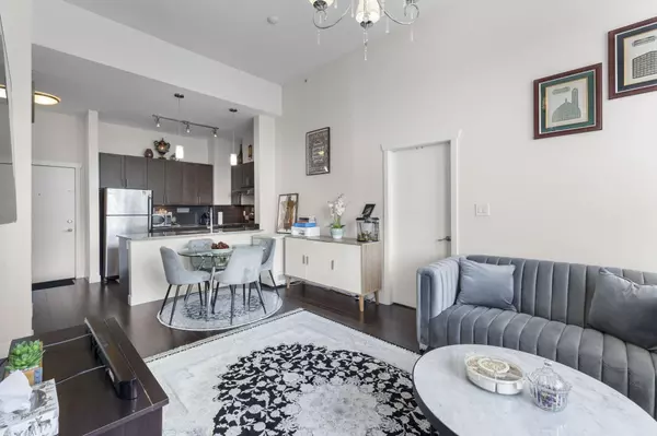 13468 King George BLVD #405 Surrey, BC V3T 0B5