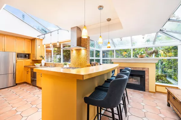 1090 W Keith RD North Vancouver, BC V7P 1Y5