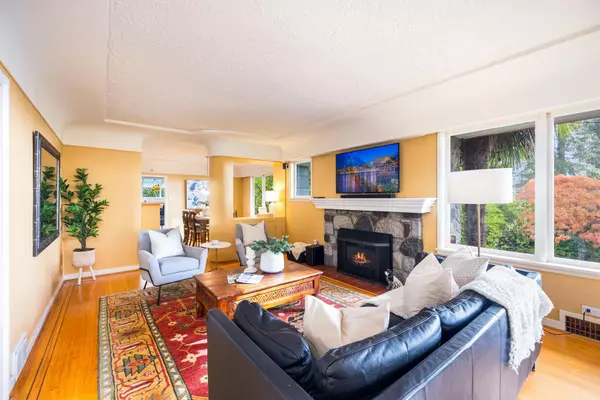 1090 W Keith RD North Vancouver, BC V7P 1Y5