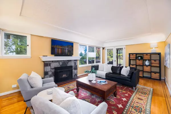 North Vancouver, BC V7P 1Y5,1090 W Keith RD