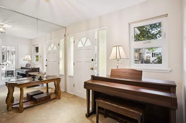 Vancouver, BC V5K 3W2,1506 Kamloops ST #Upper