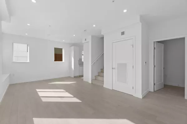 Vancouver, BC V5Z 2K5,807 W 33rd AVE