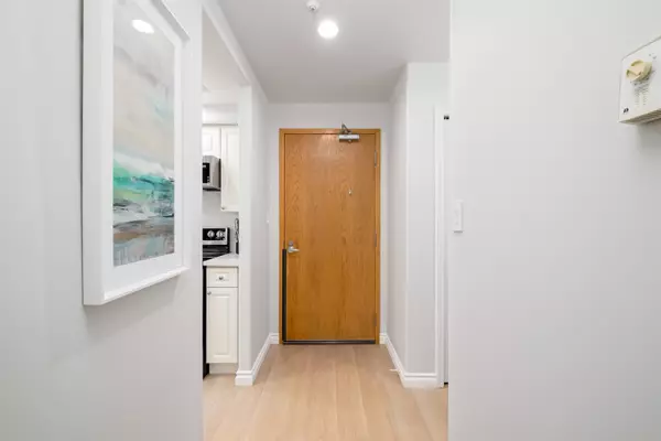 Vancouver, BC V6Z 2R5,1383 Howe ST #1105