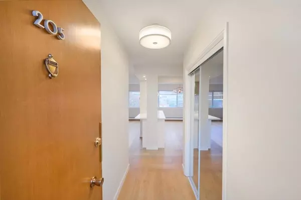 Vancouver, BC V5Z 3N2,5926 Tisdall ST #205