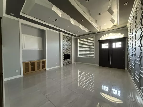 Surrey, BC V3V 6C1,12711 104a AVE