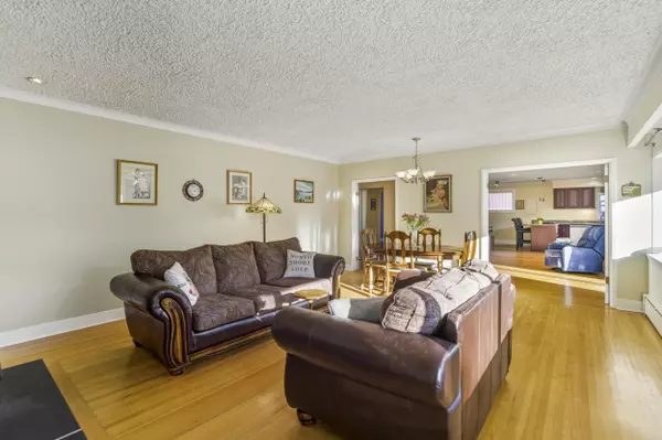 North Vancouver, BC V7N 2X2,715 Kilkeel PL