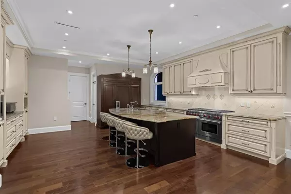 West Vancouver, BC V7S 2R4,1367 Chartwell DR