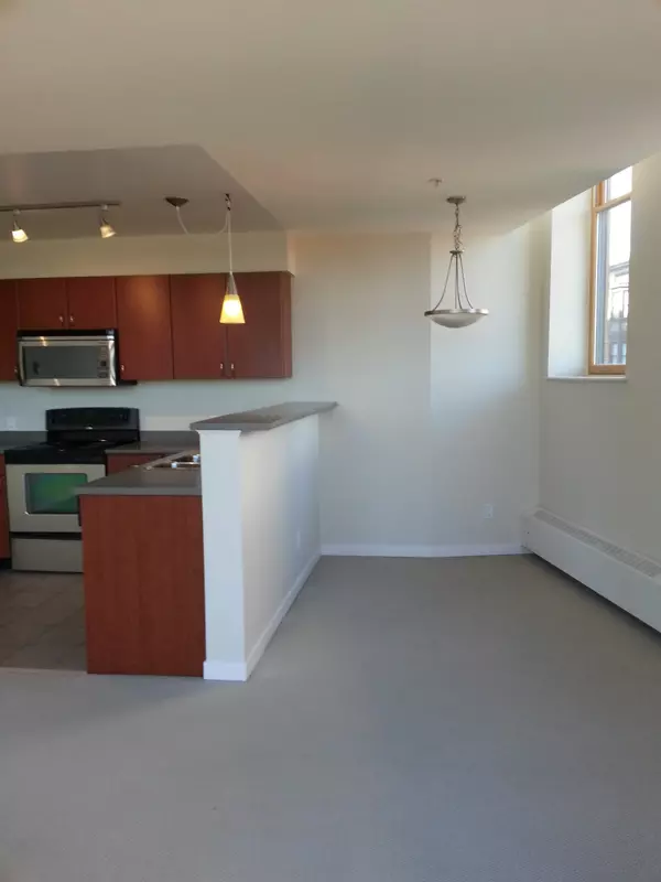 Vancouver, BC V6B 1R3,5 W Pender ST #402