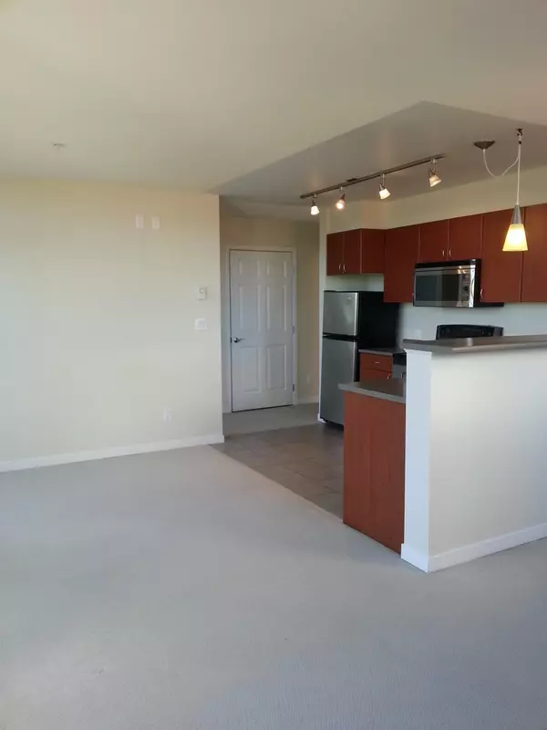 Vancouver, BC V6B 1R3,5 W Pender ST #402