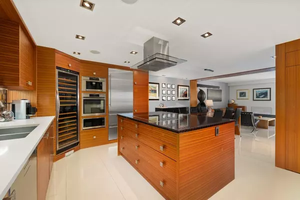 1450 Pennyfarthing DR #805, Vancouver, BC V6J 4X8