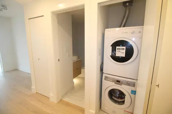 Vancouver, BC V6E 4S6,1228 W Hastings ST #302