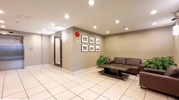 Burnaby, BC V5C 6V2,3811 Hastings ST #403