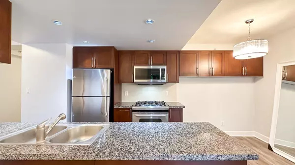 Burnaby, BC V5C 6V2,3811 Hastings ST #403