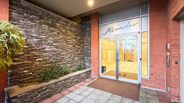 Burnaby, BC V5C 6V2,3811 Hastings ST #403