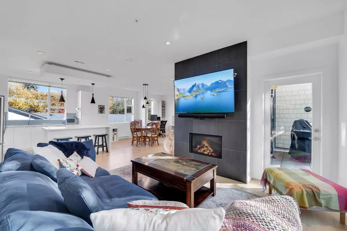 Squamish, BC V8B 0B8,38447 Buckley AVE #4